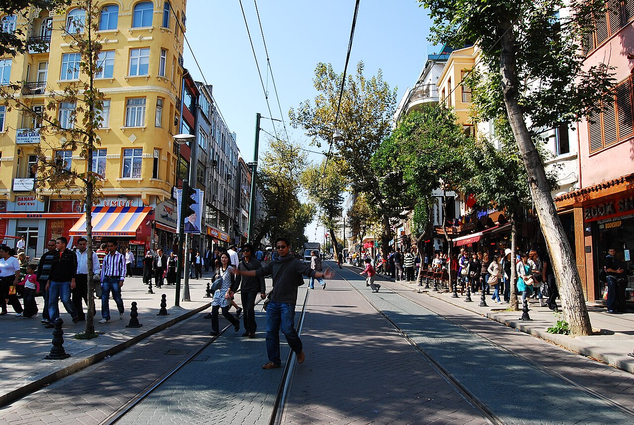 Divanyolu Caddesi, Çemberlitaş